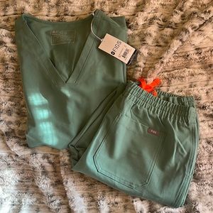 Figs Jade shirt and straight leg pants scrub set